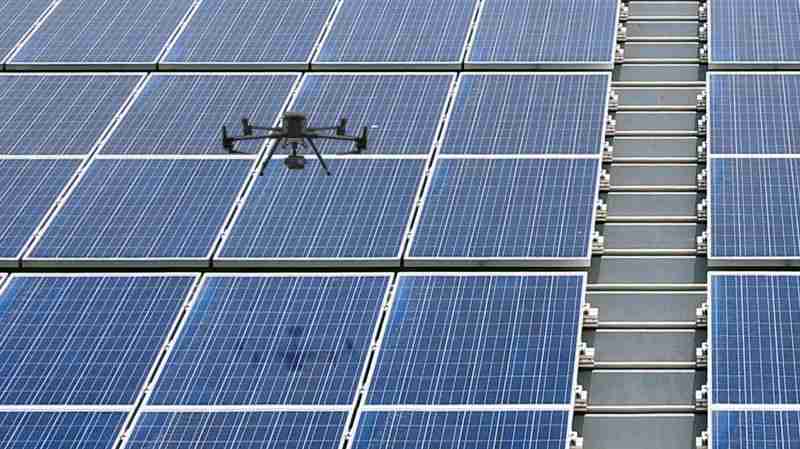 口袋牛店以无人机搭配IR Sensor热显像技术进行全方面模块健检，，有效降低人力成本并提升发电量